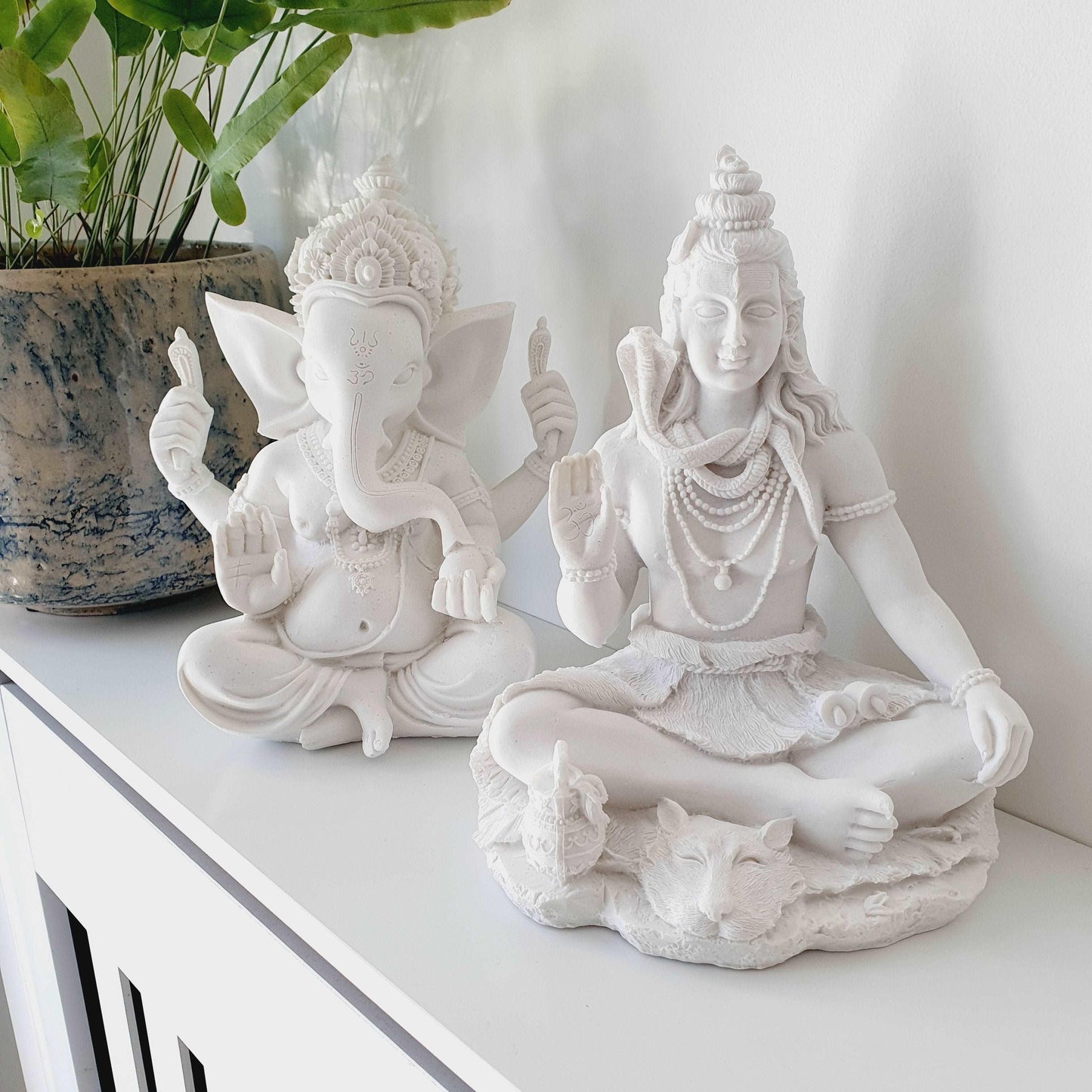 Trio White Statue Set - Black Qubd