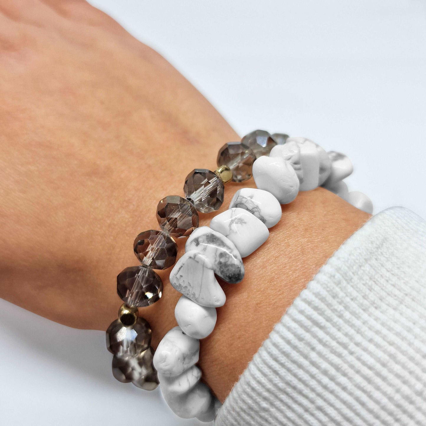 Howlite Crystal Chips Bracelet Set - Black Qubd