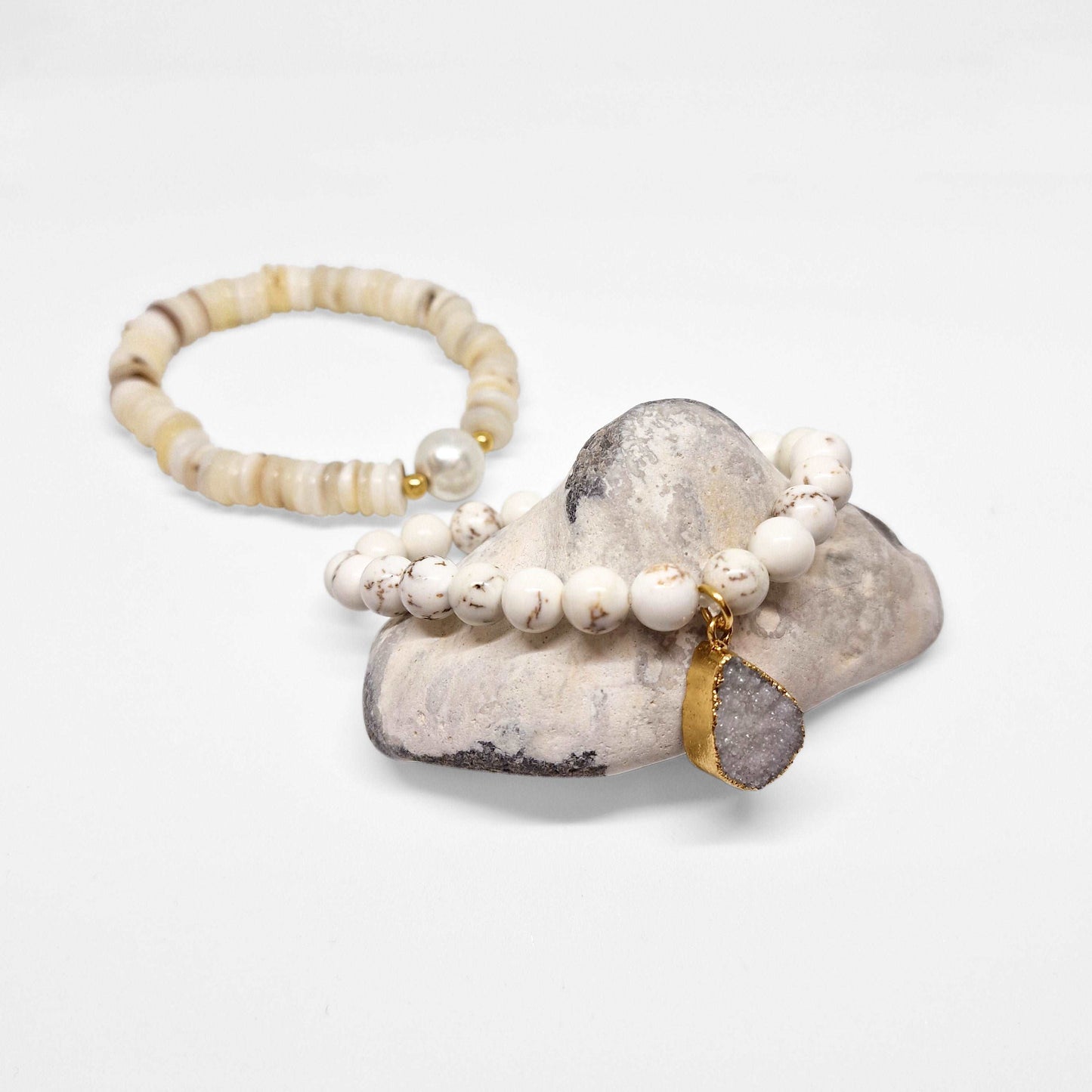 White Magnesite Crystal Layers Bracelet Set with Agate Charm - Black Qubd