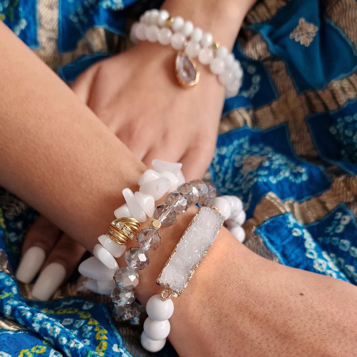 White Snow Quartz Chips Crystal Bracelet Set - Black Qubd