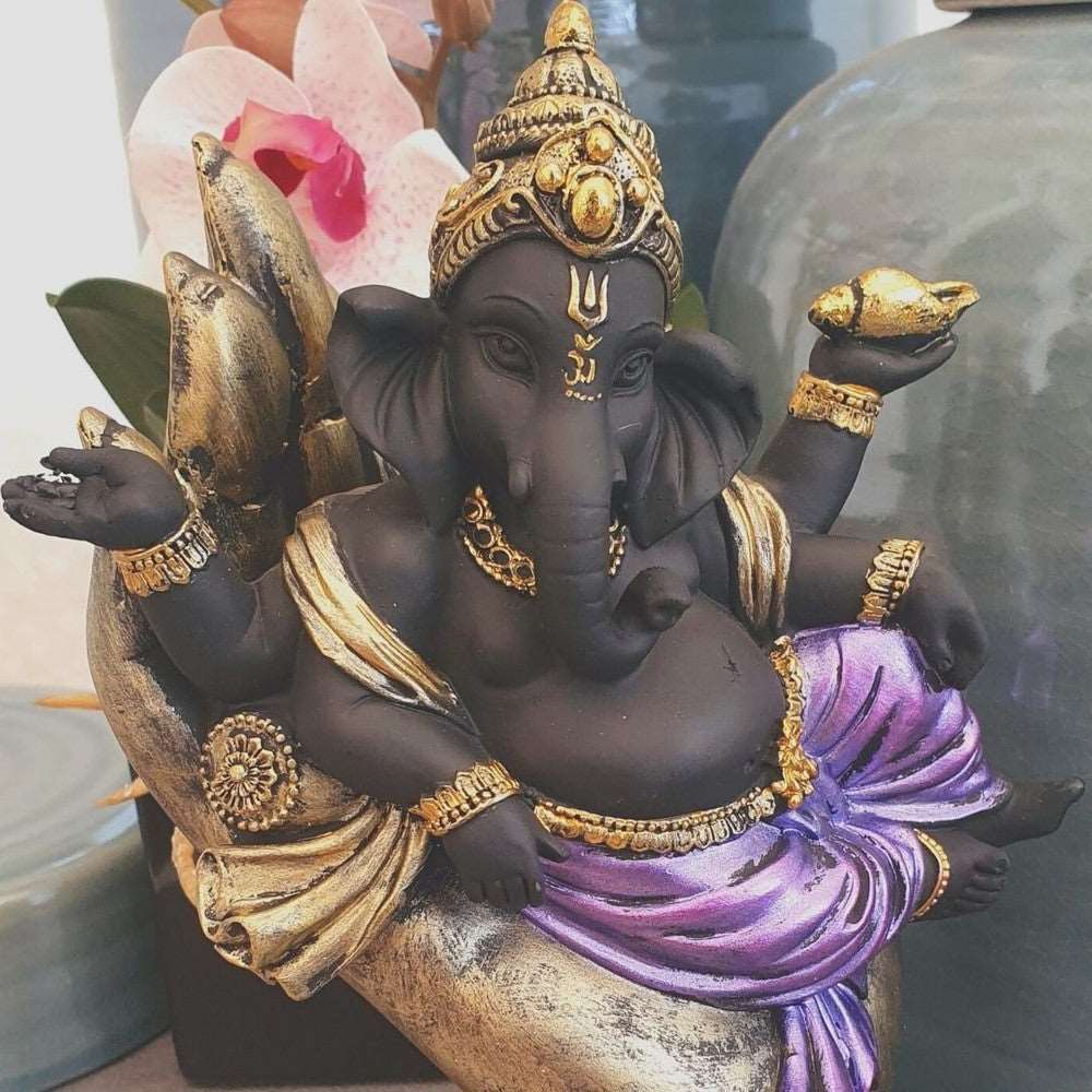 Black Ganesh Statue Lying in Hand - Black Qubd