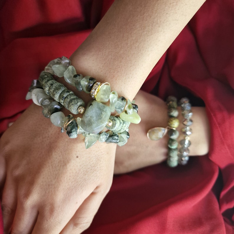 Green Agate with Charm and Prehnite Chips Bracelet Set - Black Qubd