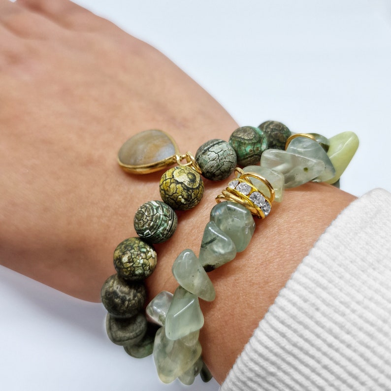 Green Agate with Charm and Prehnite Chips Bracelet Set - Black Qubd
